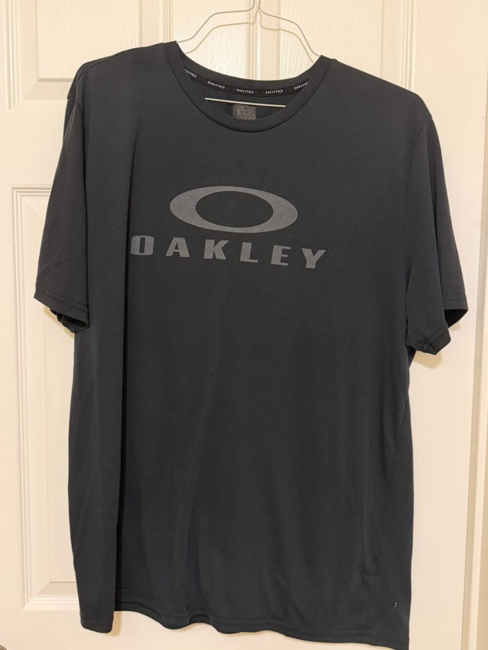Oakley - Men's Black Tee - size 2XL